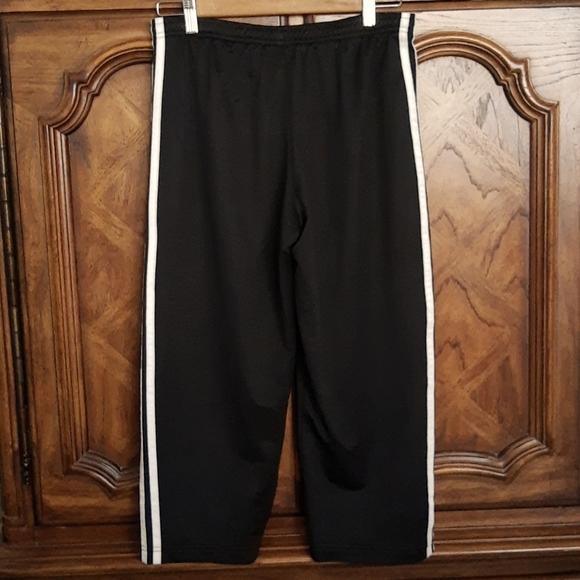 Adidas Ladies Black & White 2 Pocket Drawstring Exercise Capris, Size Small - Picture 5 of 13
